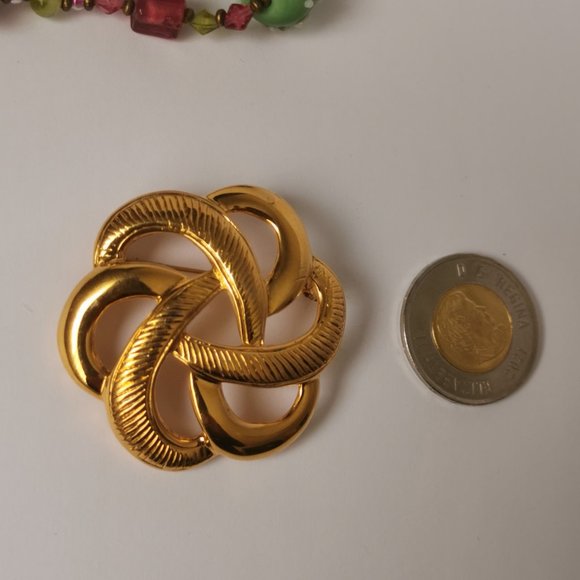 Vintage Signed Monet Swirl/Knot  Gold Tone Brooch - Picture 3 of 6